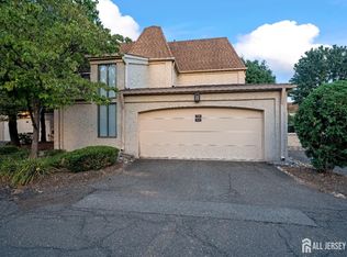 54 Gate House Ln, Edison, NJ 08820