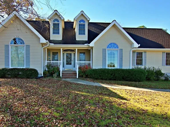 1207 Lakeland Dr, Toccoa, GA 30577