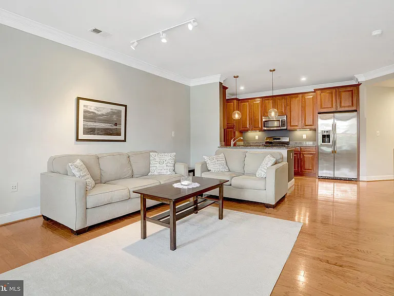 1023 N Royal St #312 — Photo 9