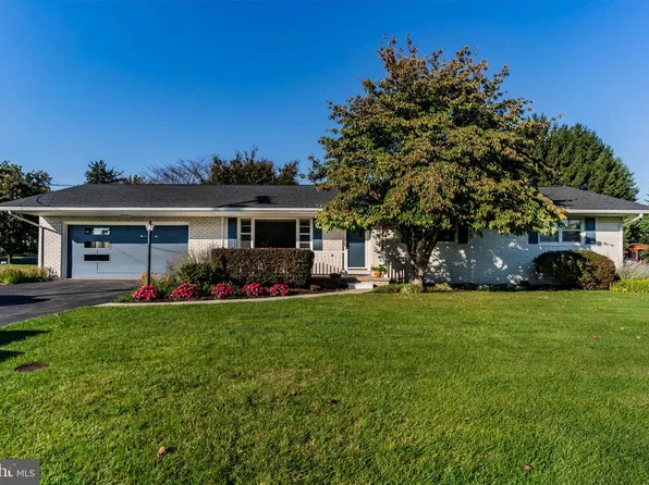 1495 Linmar Dr, Chambersburg, PA 17202
