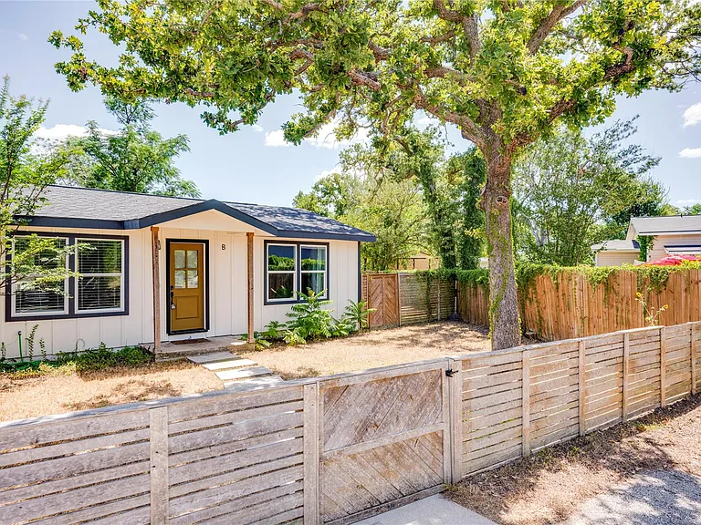 1400 Marcus Pl #B — Photo 8