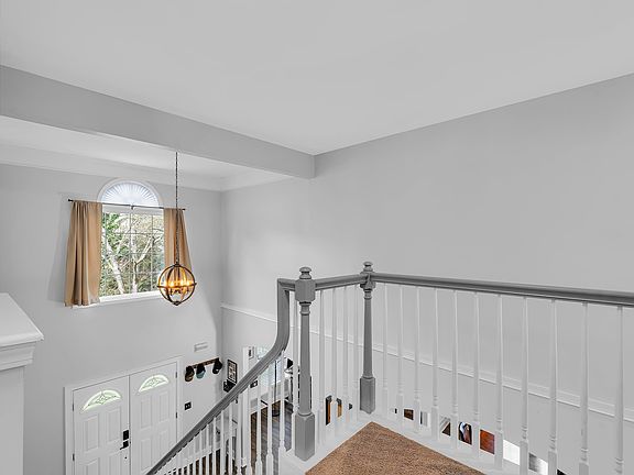 3rd image of 16 Jade Tree Ct