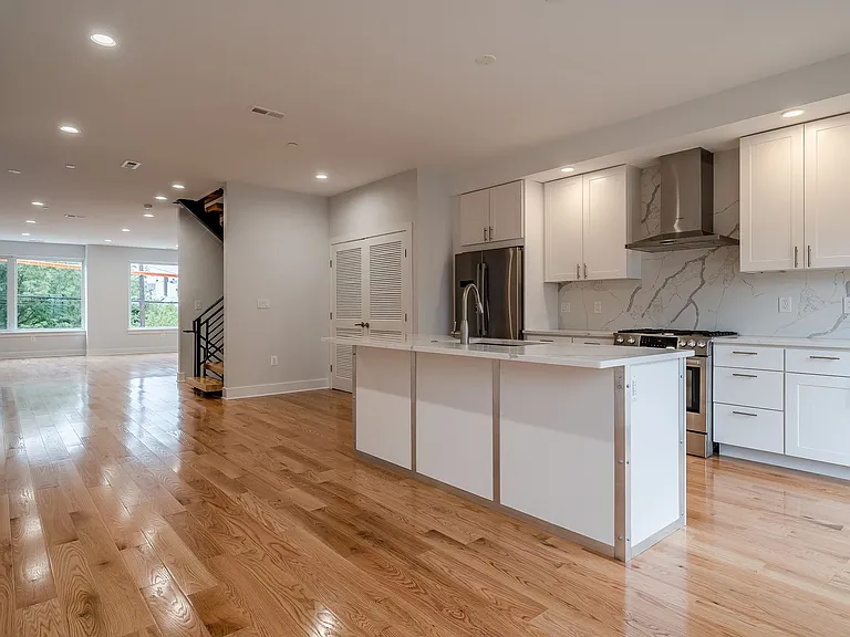 237 Tasker St — Photo 3