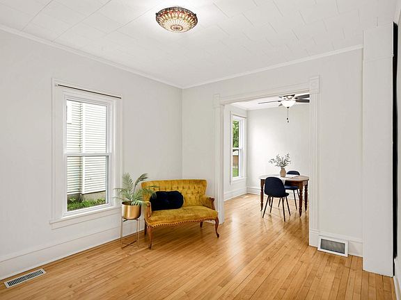 5th image of 2538 University Ave NE