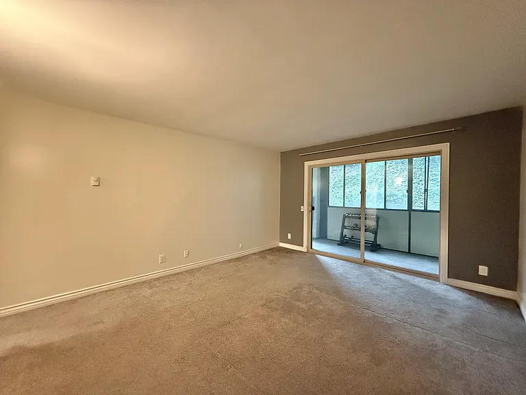 2522 Clairemont Dr #103 — Photo 11