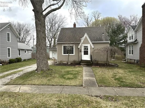 891 Exchange St, Vermilion, OH 44089