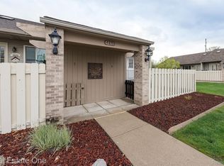 62310 Arlington Cir UNIT 6, South Lyon, MI 48178