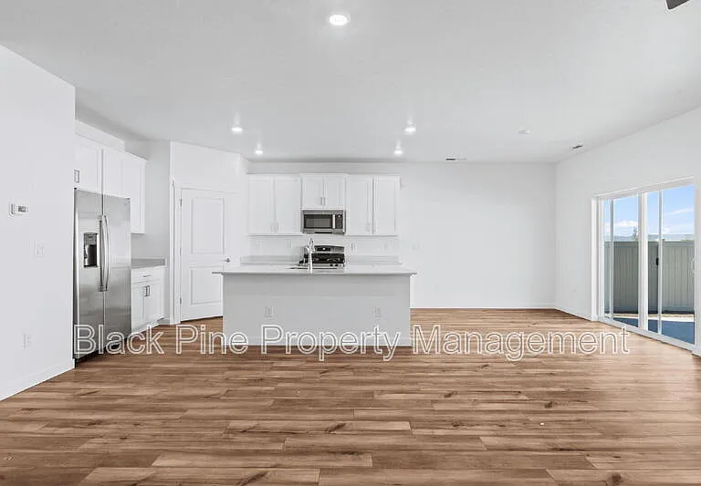 15307 Cloud Crest Ave — Photo 12