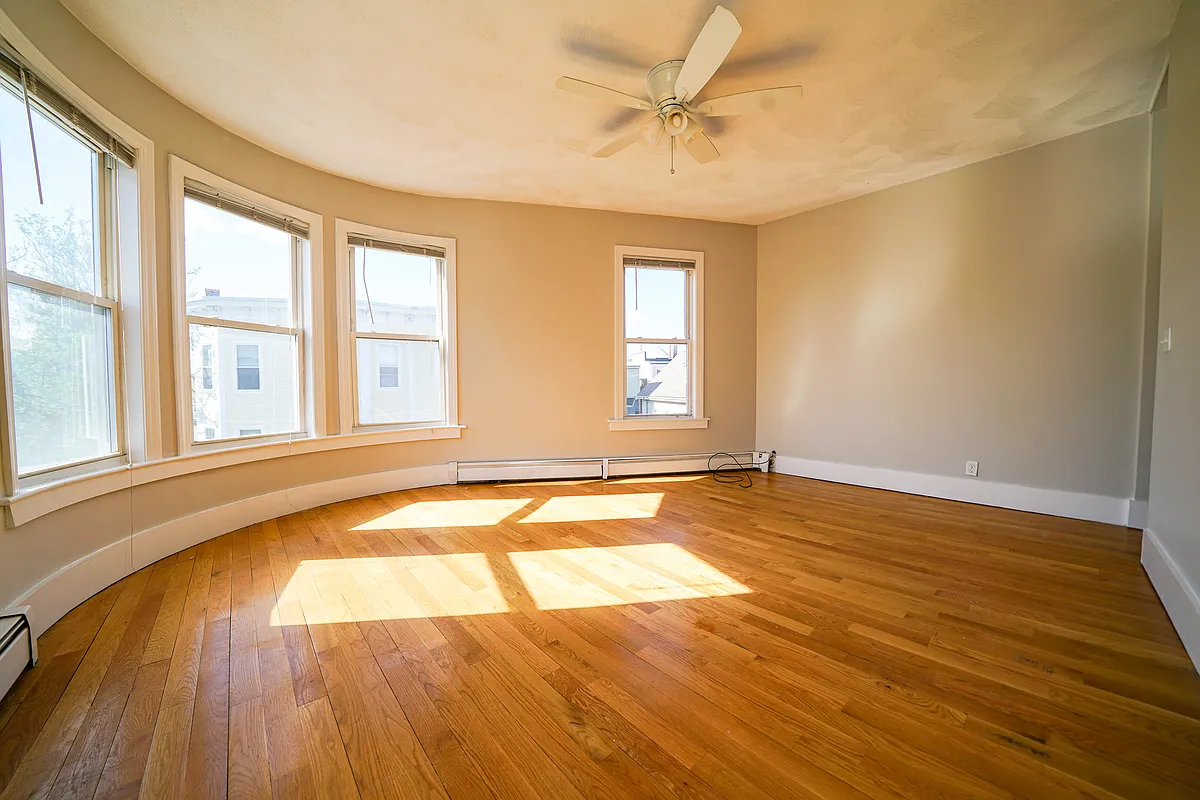 Building Photo - 33 Portsmouth St #3