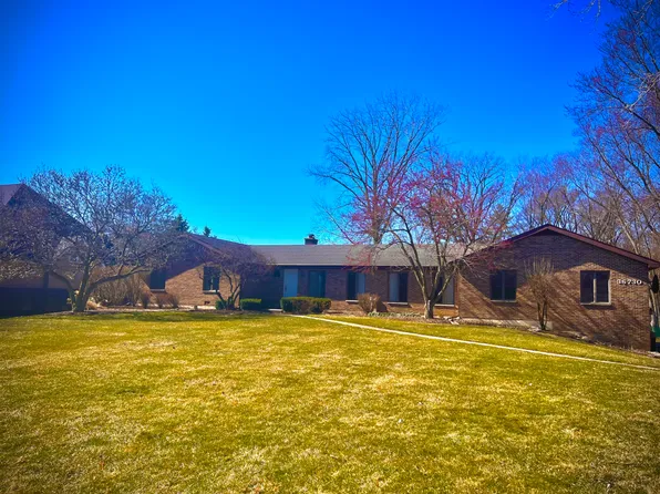 3S730 Burk Ave, Warrenville, IL 60555