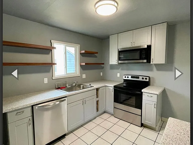 2409 Applegate Ave — Photo 4