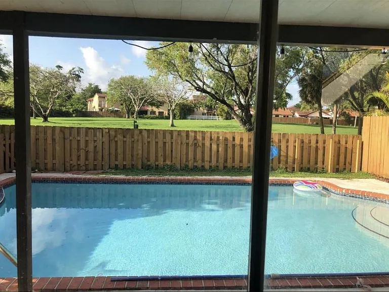 9807 SW 147th Ct — Photo 3
