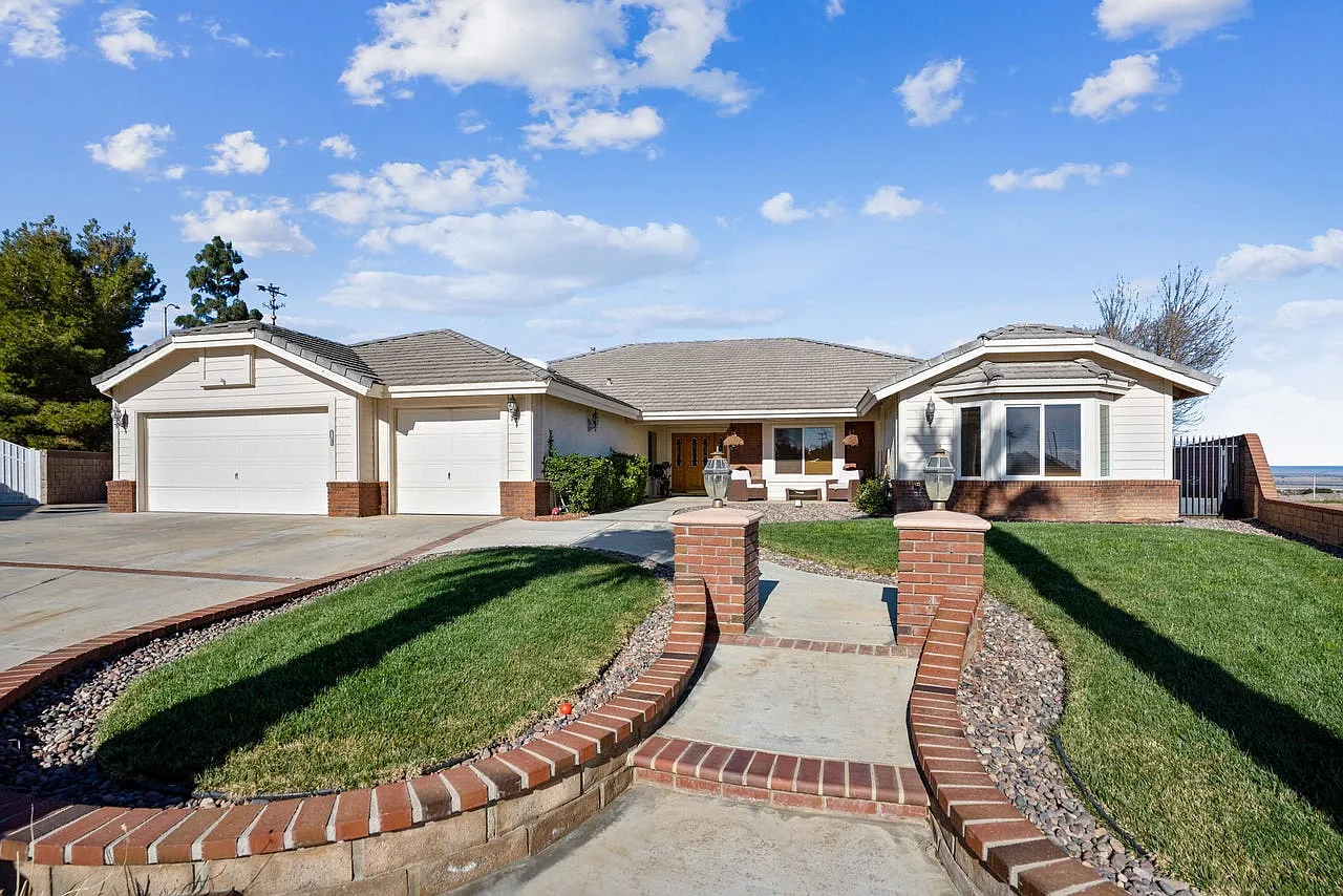 6353 Hermosa Ct photo 1