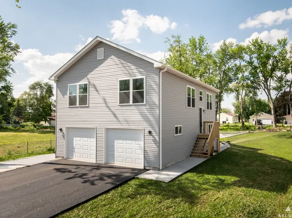 6814 Seminole Dr, Wonder Lake, IL 60097