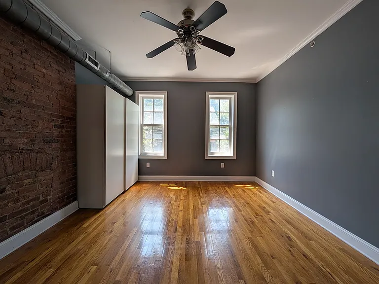 208 6th St #2R — Photo 9