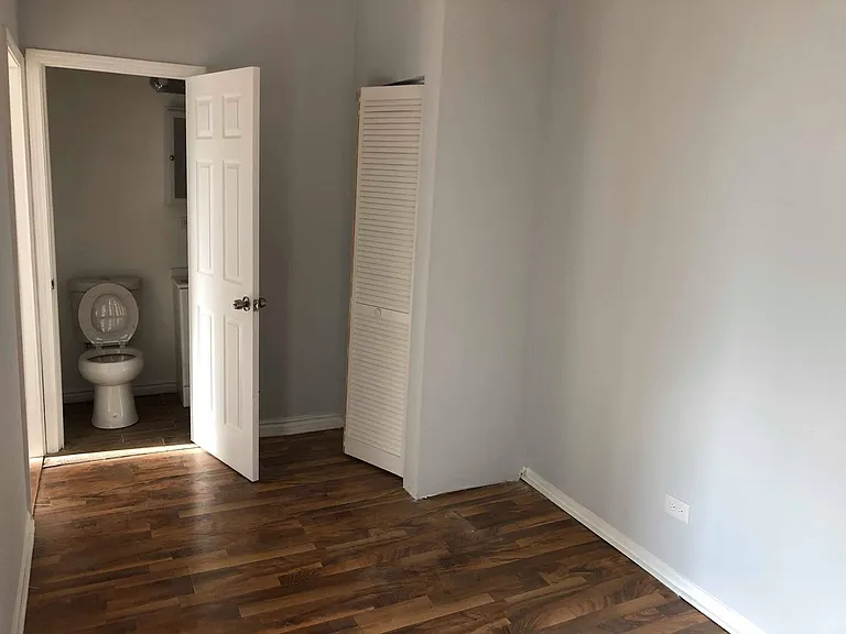 2917 W Cermak Rd — Photo 9
