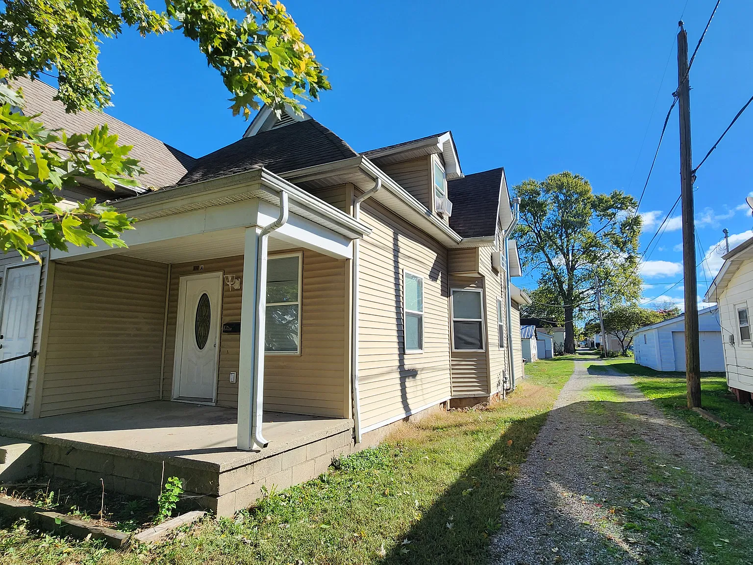 3 bed, $1,300 — Photo 1