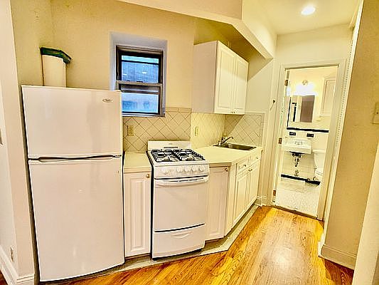 4th image of 19 Jones St APT 7