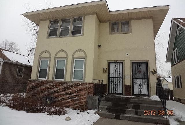 Great curb appeal for this stucco and brick duplex
