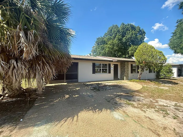 131 Sparrow Ave — Photo 3