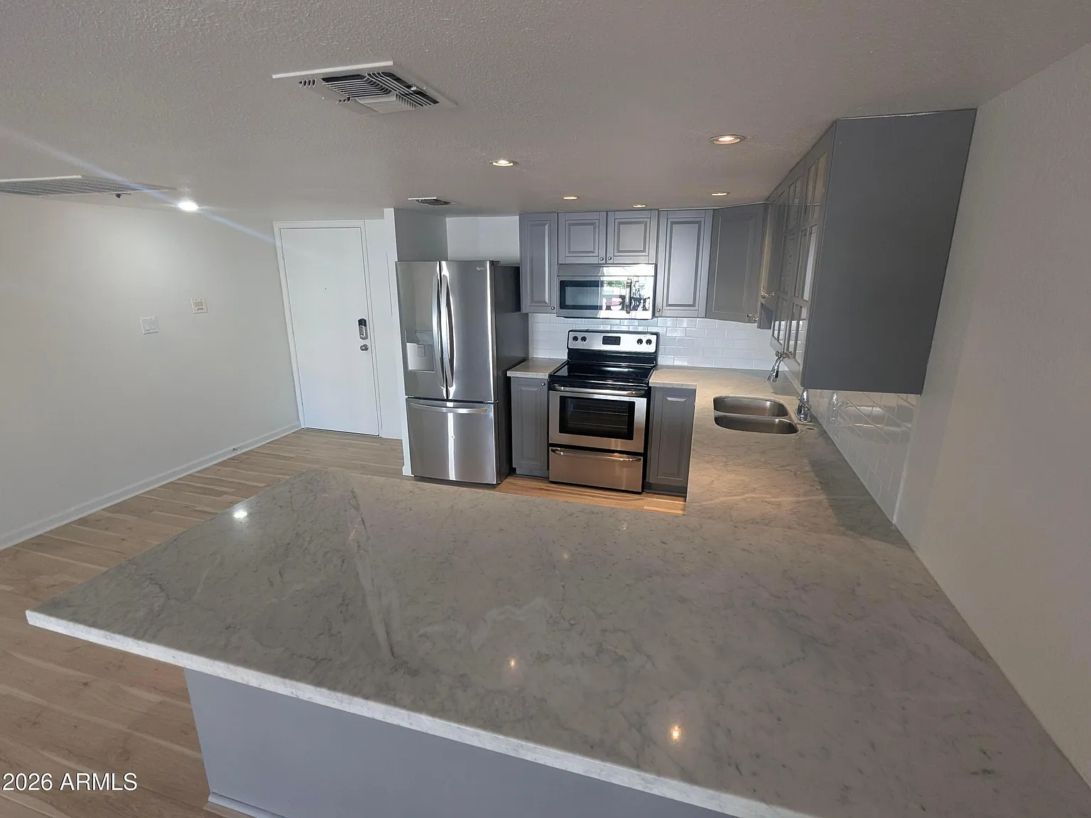 2 bed, 2.0 bath, 1200 sqft, $1,800 — Photo 2