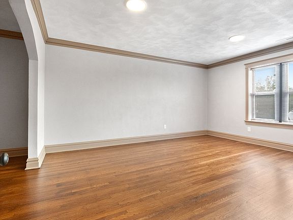 5th image of 3801 S Kingshighway Blvd #915