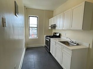 25-39 44th St #26, Astoria, NY 11103