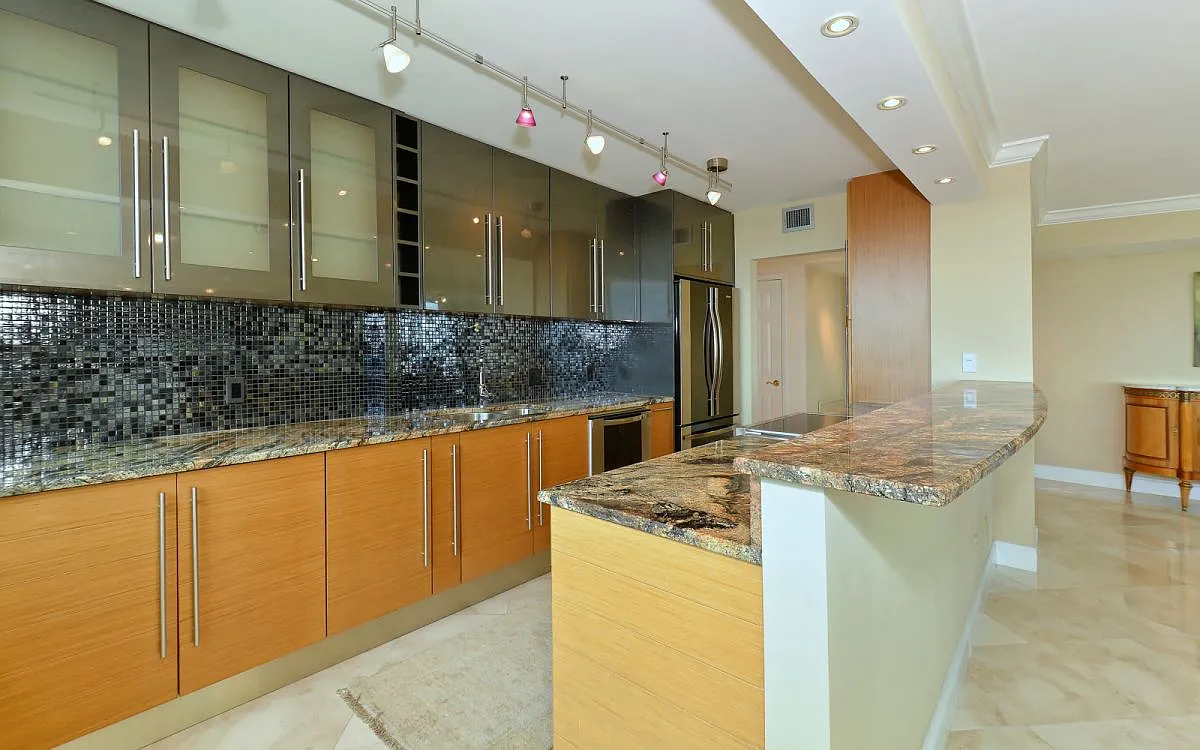 3 bed, 1995 sqft, $6,995 — Photo 4