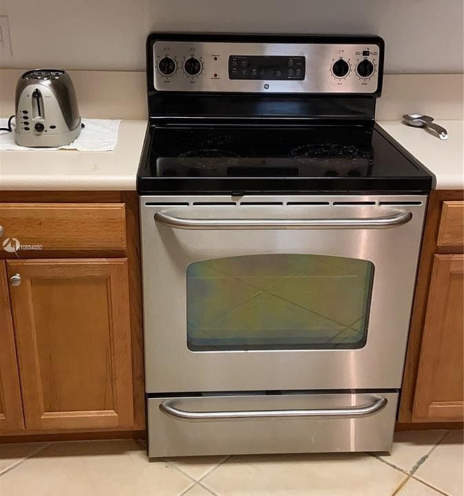 2nd image of 3600 Oaks Clubhouse Dr APT 208