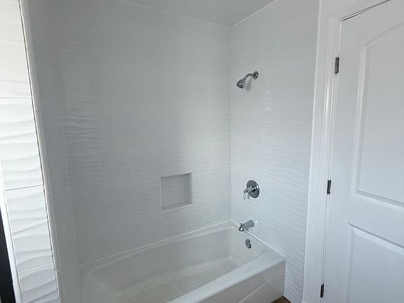 4th image of 6730 Arlington Ave Unit B