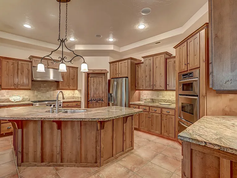 1719 N Sage Cir — Photo 2
