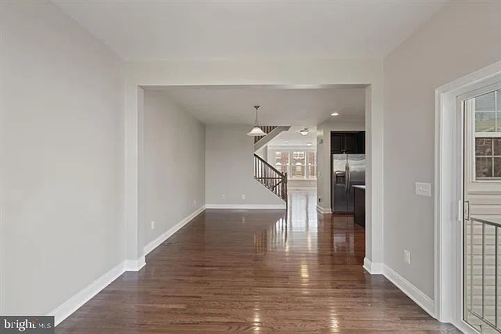 4 bed, 3.5 bath, 2836 sqft, $3,300 — Photo 3