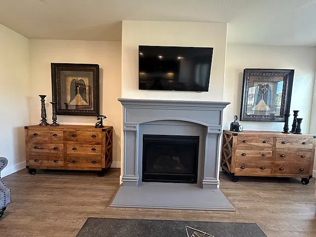 4 bed, 2371 sqft, $4,500 — Photo 3