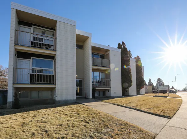 1327 Scenic Dr S #3, Lethbridge, AB T1K 1M3