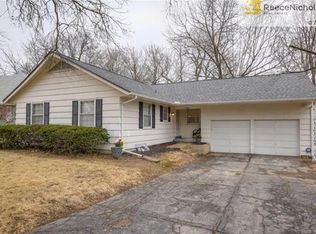 5004 W 79th St, Prairie Village, KS 66208