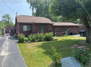 2185 Roslyn Ave, Flint, MI 48532
