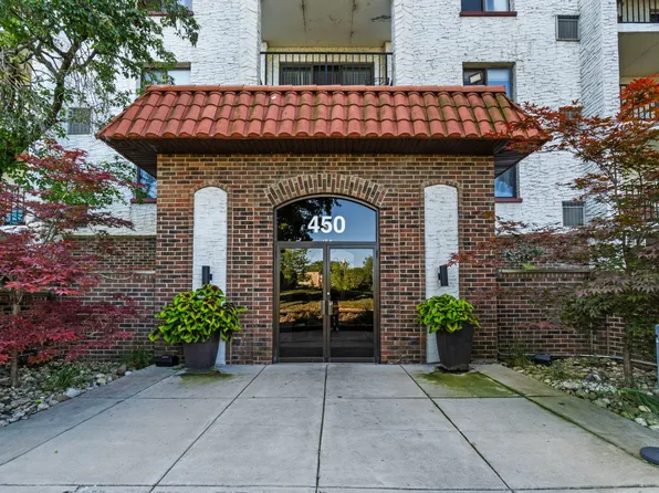 450 Plum Creek Dr APT 511, Wheeling, IL 60090