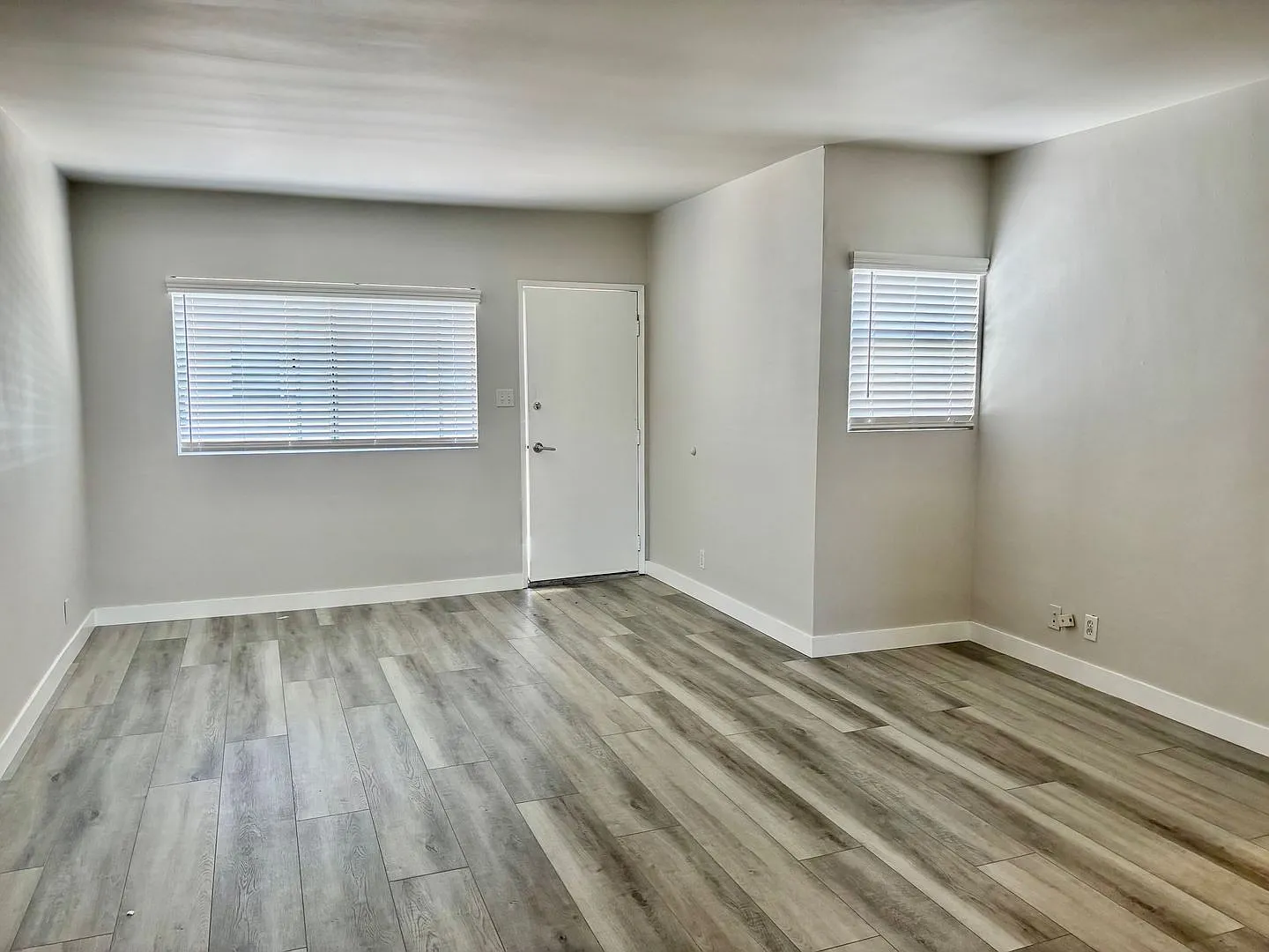 808-812 Westmount Drive — Photo 3