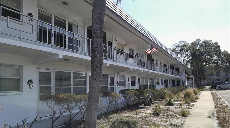 2nd image of 1221 Drew St APT A17