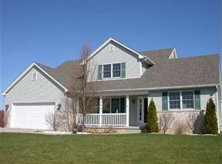 2051 Fox Chase Ct, Mineral Ridge, OH 44440