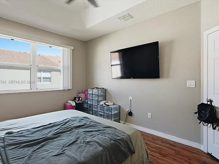 976 NE 42nd Ave #0 — Photo 27