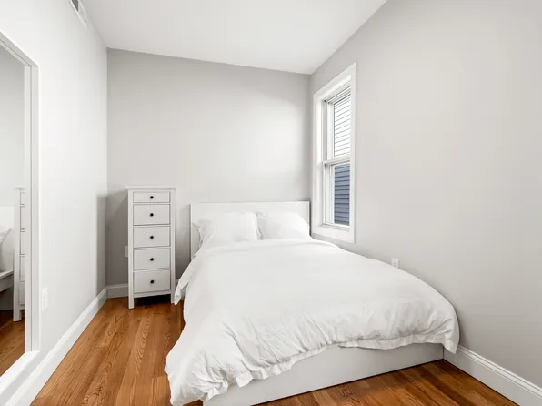 821 Saratoga St APT 3, Boston, MA 02128