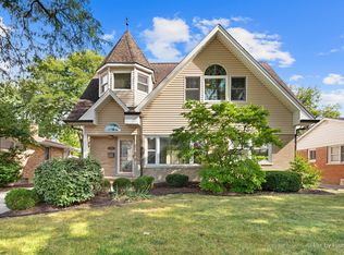 963 S Saylor Ave, Elmhurst, IL 60126