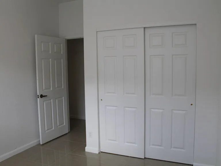 1804 SW Jamesport Dr — Photo 19