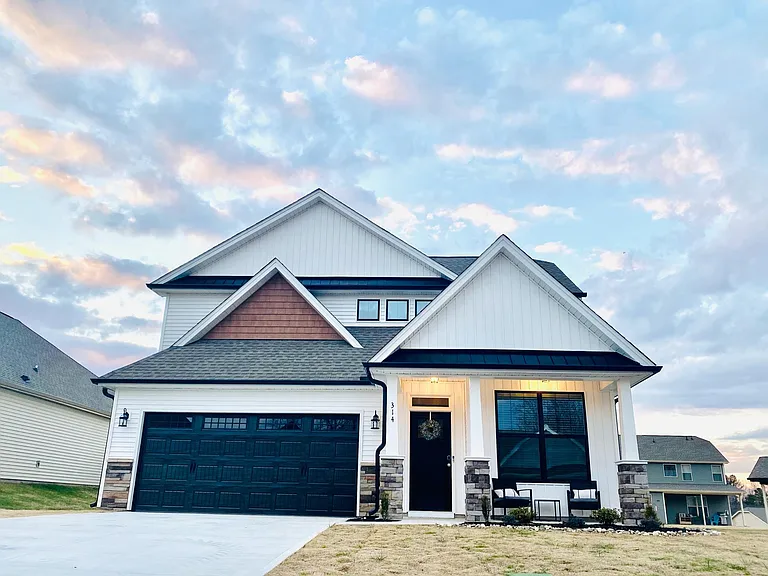 314 Barnhill Ct — Photo 1