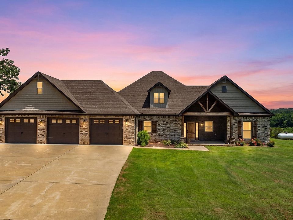 1st image of 31 Winterberry Dr