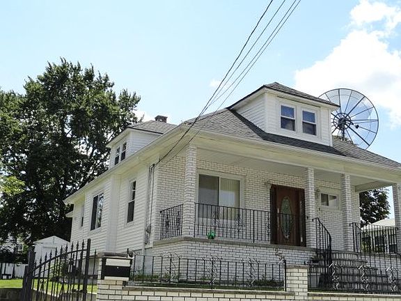 2nd image of 251 Woodward Ave