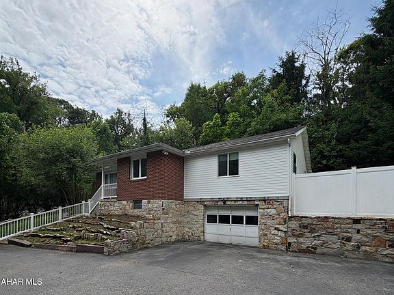 4th image of 226 Logan Ave