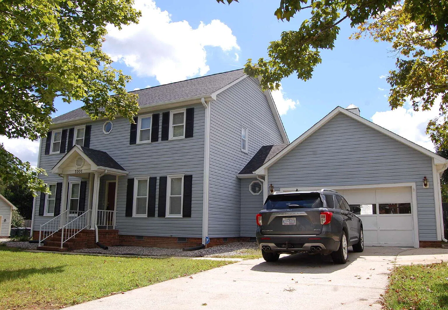 4 bed, 2.5 bath, 2414 sqft, $2,425 — Photo 2