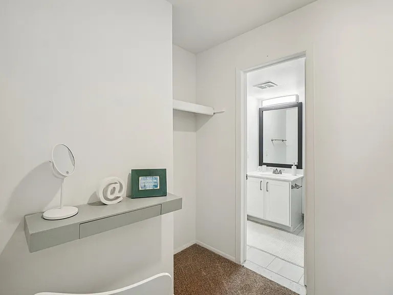 The Wind Song Apartments — Photo 1